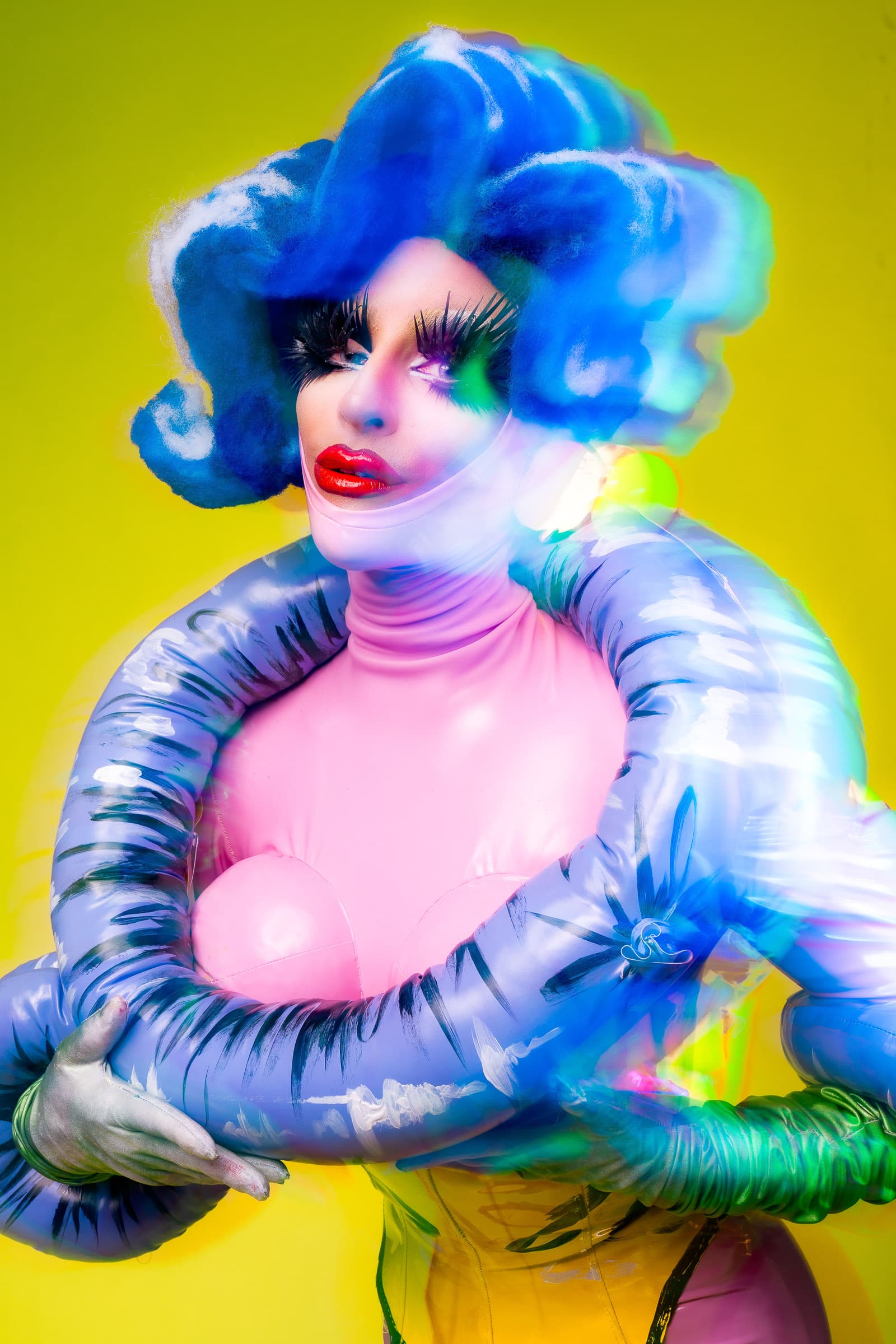 concert photographer Rome — performer smoke stage black and white